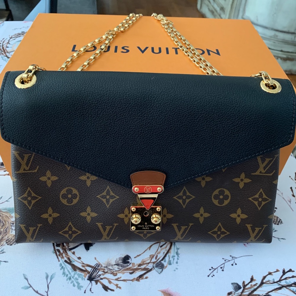 Louis Vuitton Pallas Chain Noir Handbag
